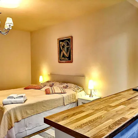 Athenaeum Suites Apartment
